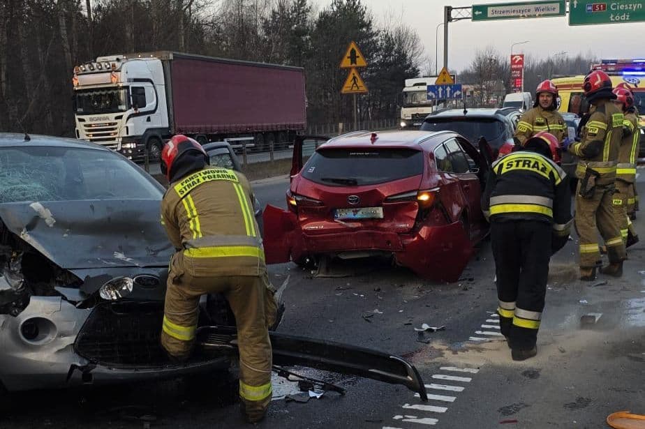 Wypadek czterech pojazdów na DW94 w Dąbrowie Górniczej – utrudnienia w kierunku Katowic