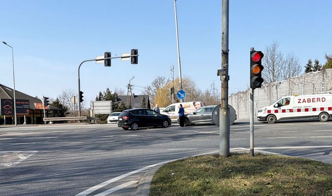 Zdarzenie drogowe – DK1, Czechowice-Dziedzice (skrzyżowanie z ul. Legionów)