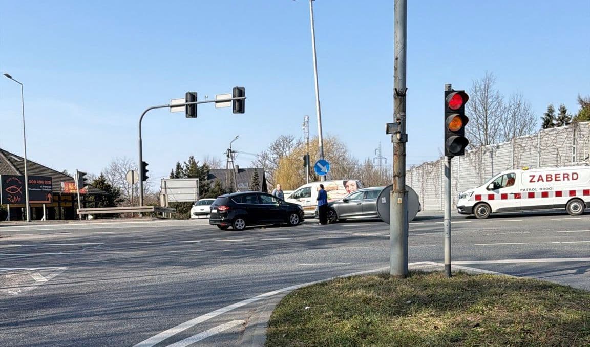 Zdarzenie drogowe – DK1, Czechowice-Dziedzice (skrzyżowanie z ul. Legionów)