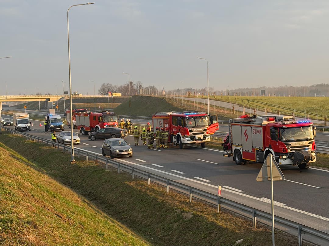Kolizja trzech samochodów na S1 w rejonie Starej Wsi