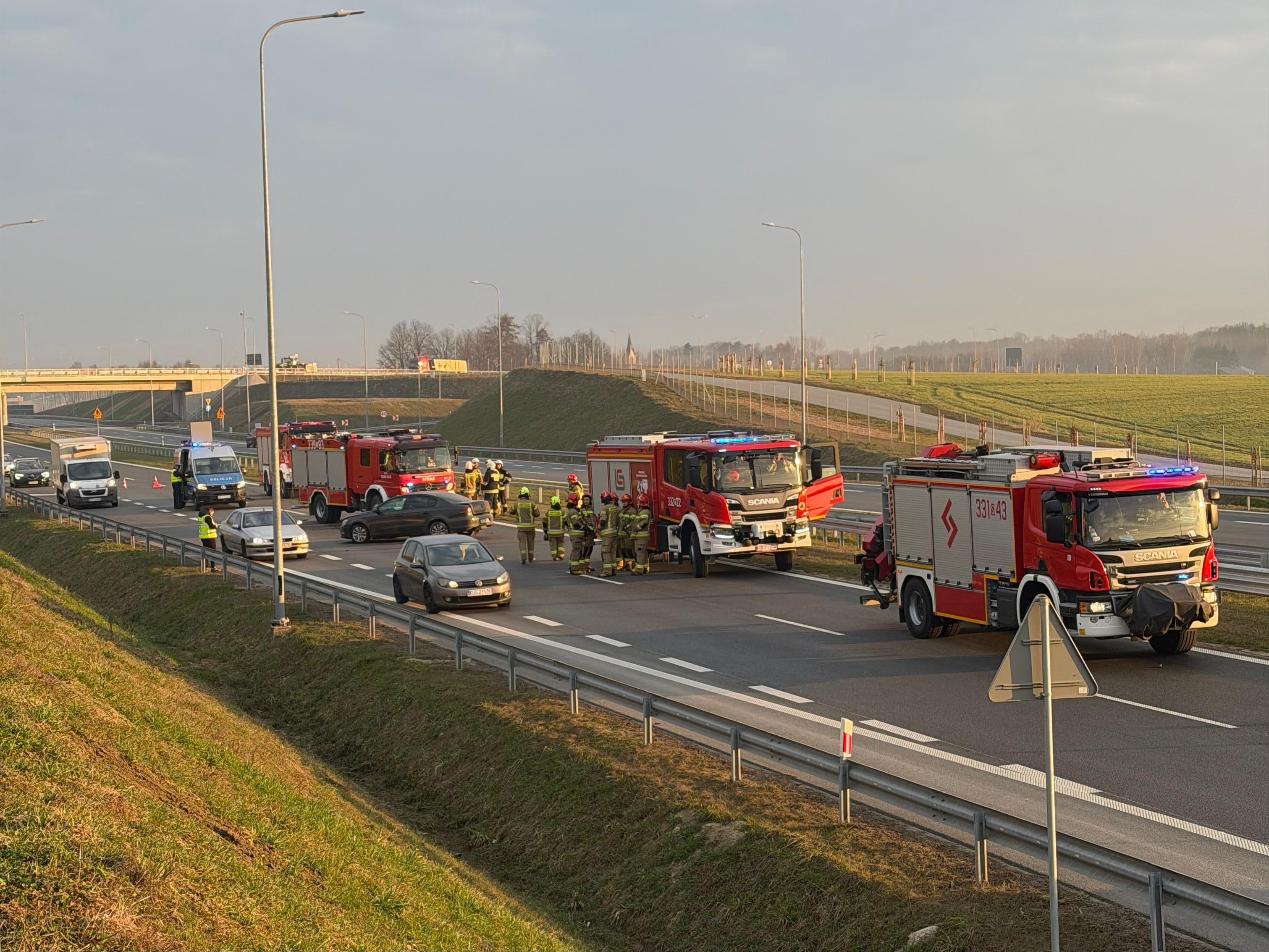Kolizja trzech samochodów na S1 w rejonie Starej Wsi