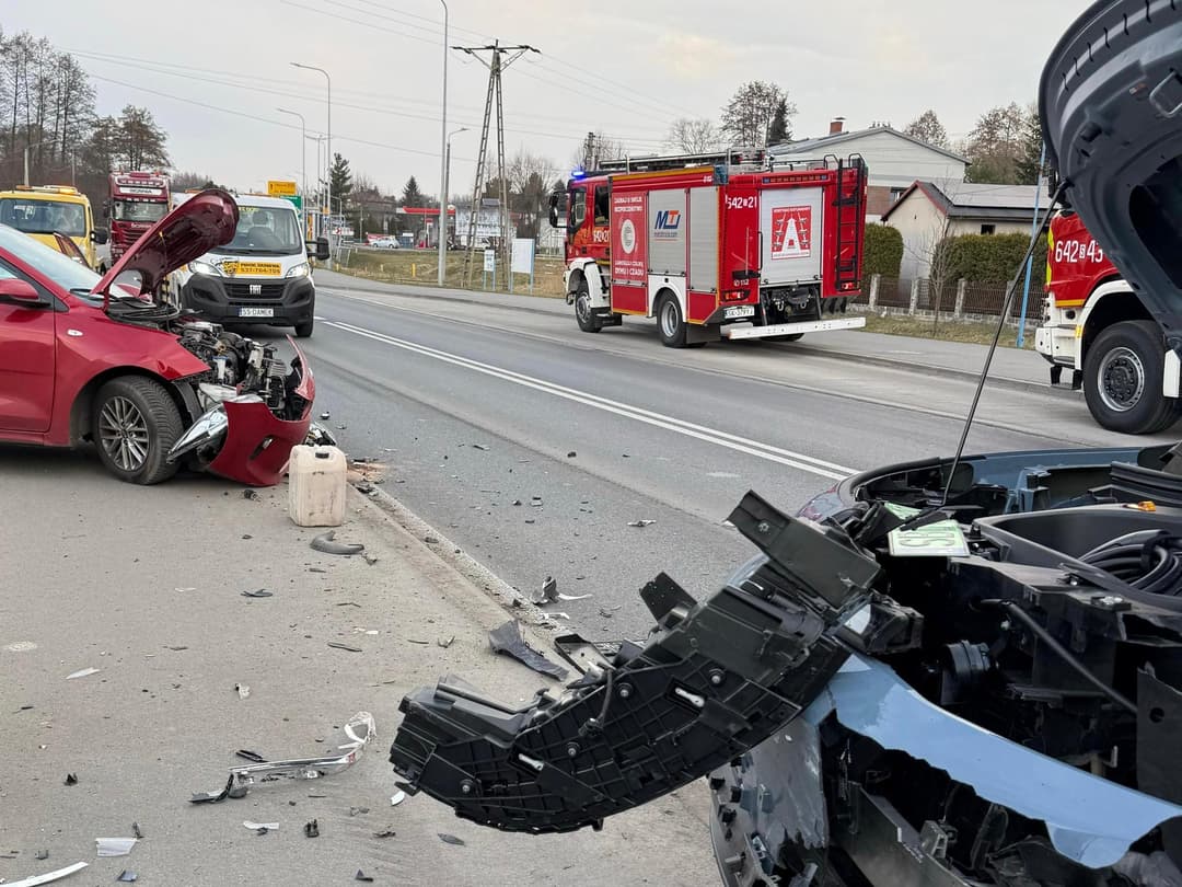 Kolizja dwóch samochodów na skrzyżowaniu ul. Imielińskiej i Hallera w Imielinie