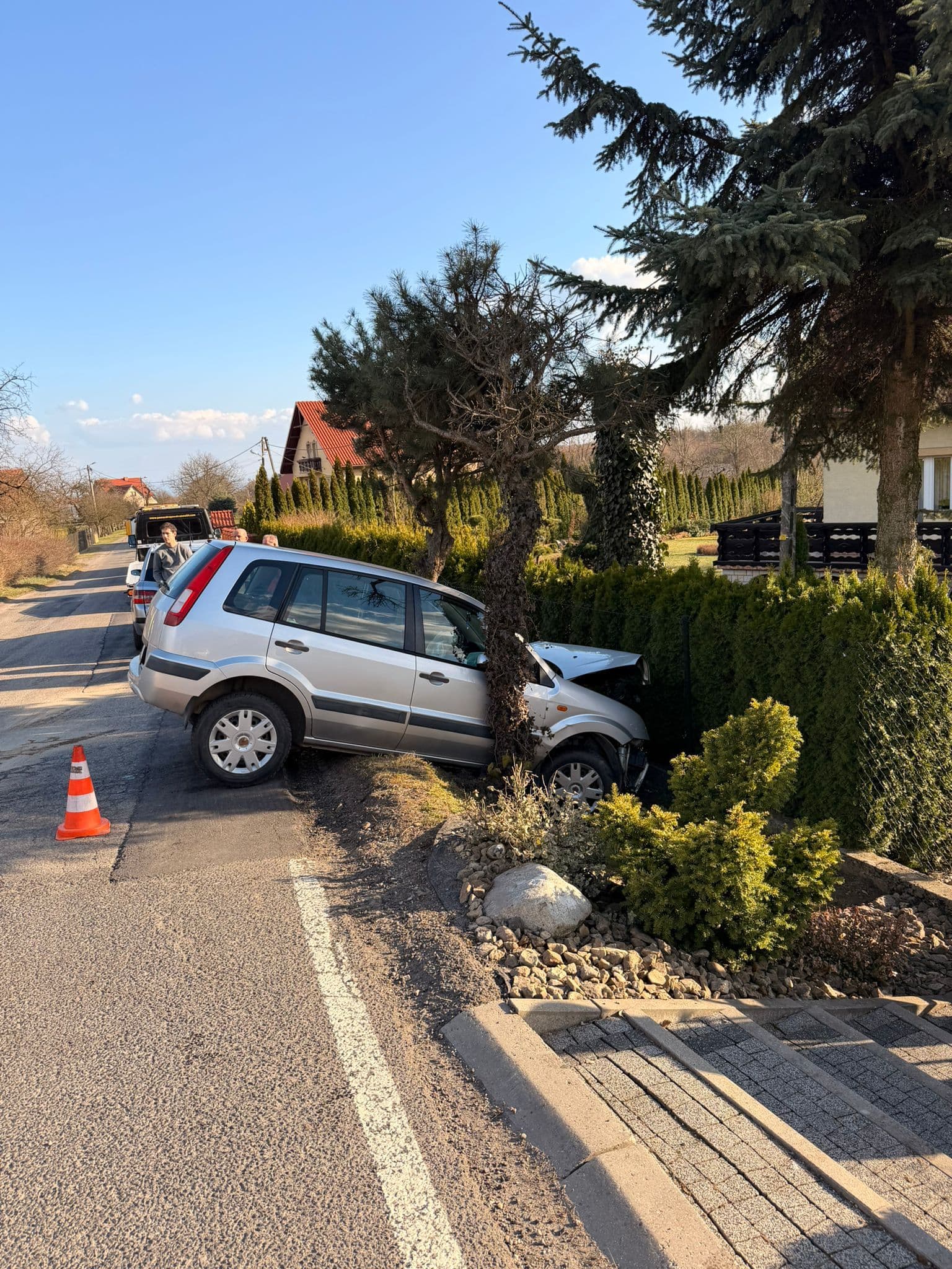 Wypadek dwóch samochodów w Chrośnie na skrzyżowaniu ul. Kwiatowej i Krzemionki