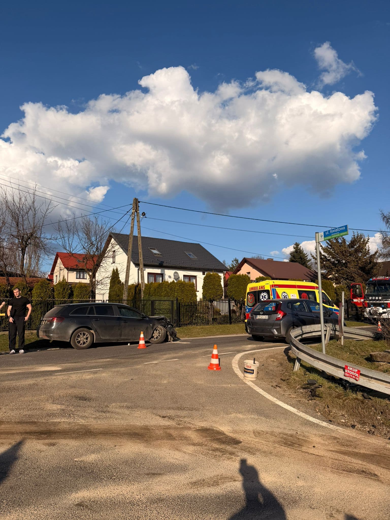 Wypadek dwóch samochodów w Chrośnie na skrzyżowaniu ul. Kwiatowej i Krzemionki
