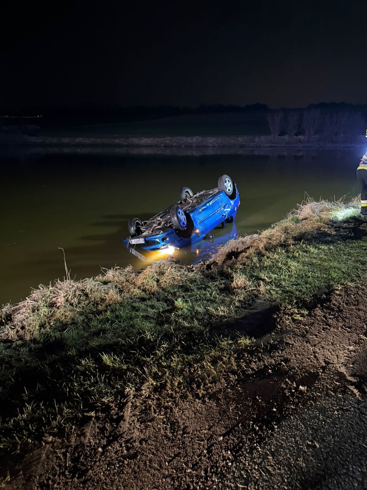 Trzy osoby, w tym dziecko, były o krok od utonięcia